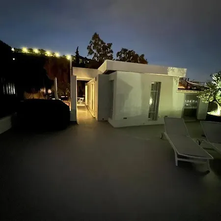 The World Is Beautiful - Cozy Rooftop In Kolonaki!