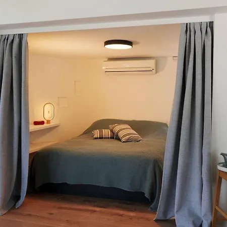 The World Is Beautiful - Cozy Rooftop In Kolonaki! Apartment Athens