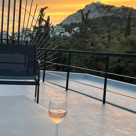 The World Is Beautiful - Cozy Rooftop In Kolonaki! Apartment Athens